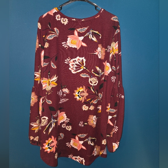 Women's Burgundy Floral Tunic Top With Bishop Sleeves,  Size from 2XL-3XL, EUC! - Picture 4 of 6